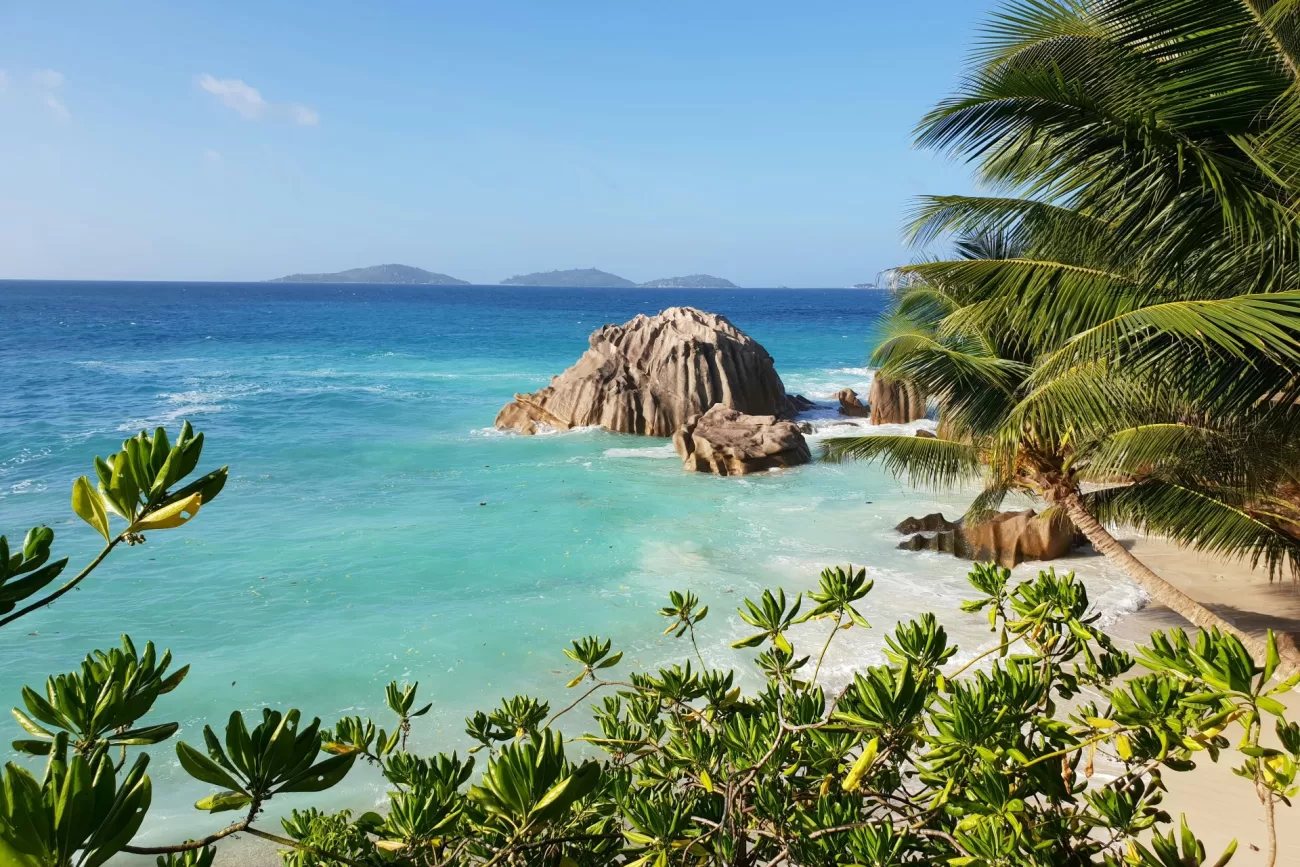 flying-to-the-seychelles-1300x867.webp
