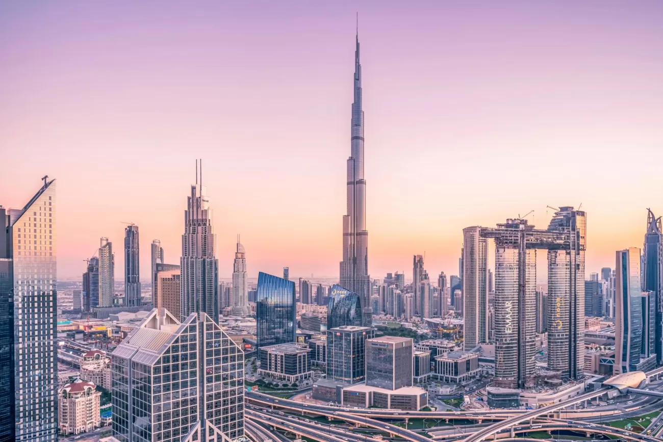 flying-to-the-united-arab-emirates-1300x867.webp