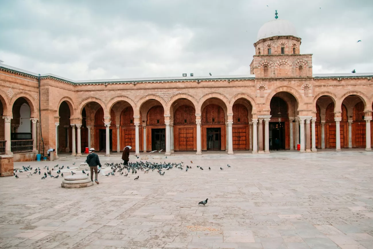 flying-to-tunisia-2-1300x867.webp