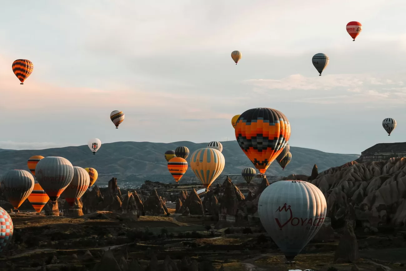 flying-to-turkey-1300x867.webp