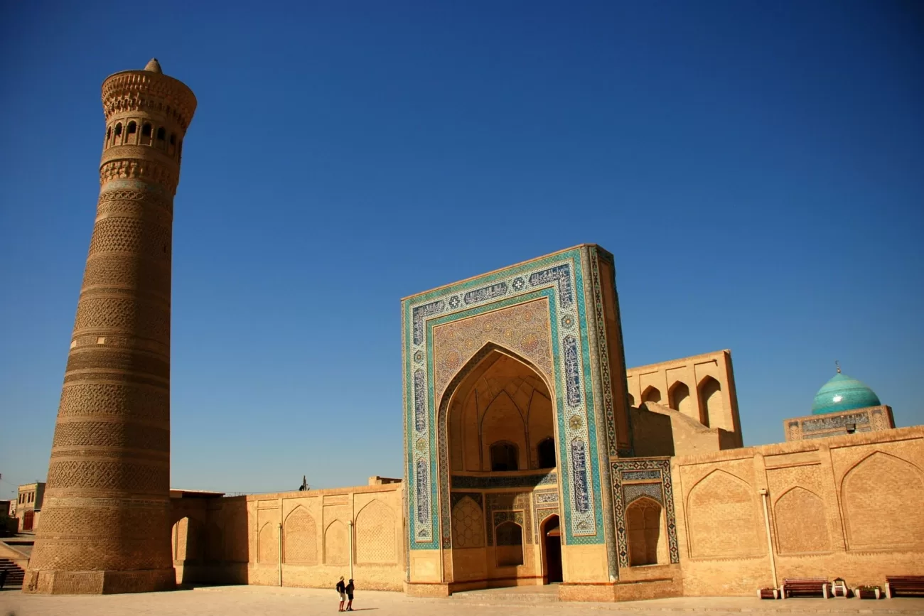 flying-to-uzbekistan-1300x867.webp