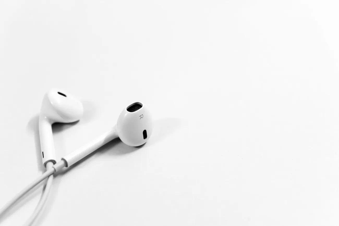 long-airport-waits-podcasts-1300x867.webp