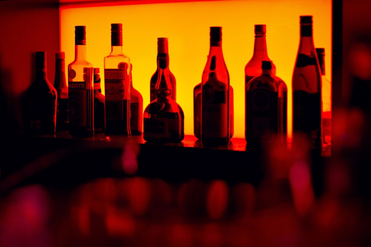 luxury-flights-on-board-bars-1300x867.jpg