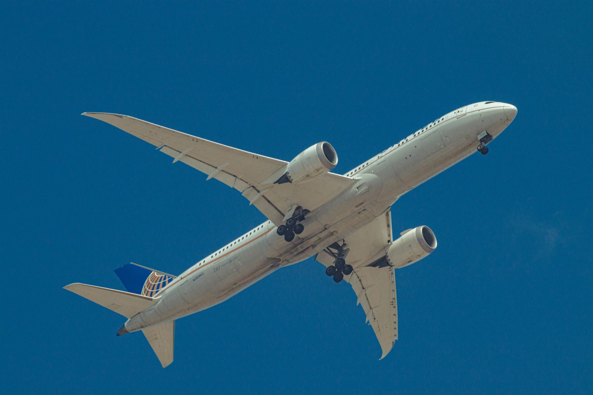 scenic-flight-tourism-routes-that-are-destinations-2