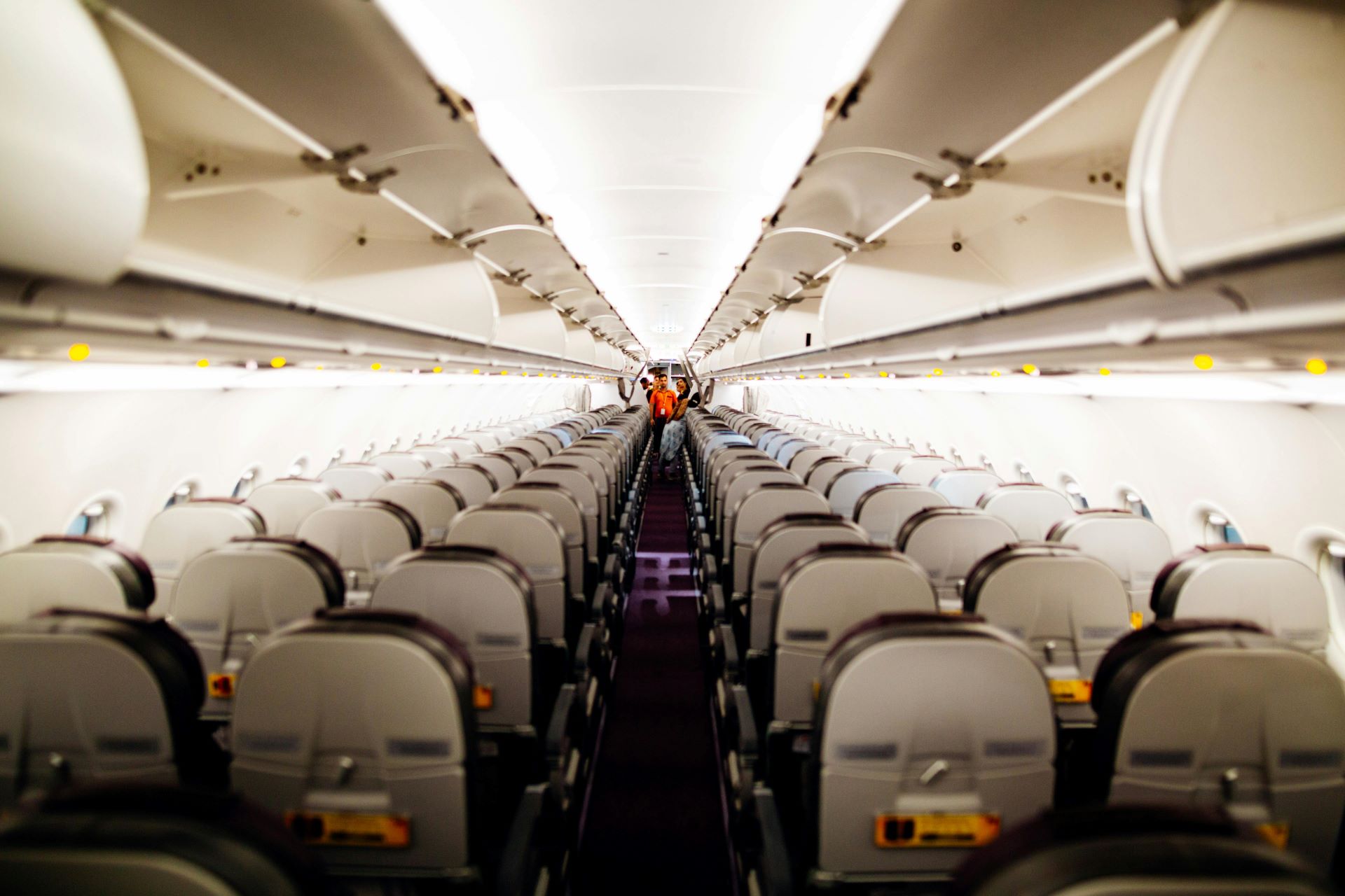 tech-innovations-on-commercial-flights-enhancing-the-tourist-journey-from-takeoff-to-landing-1.jpg