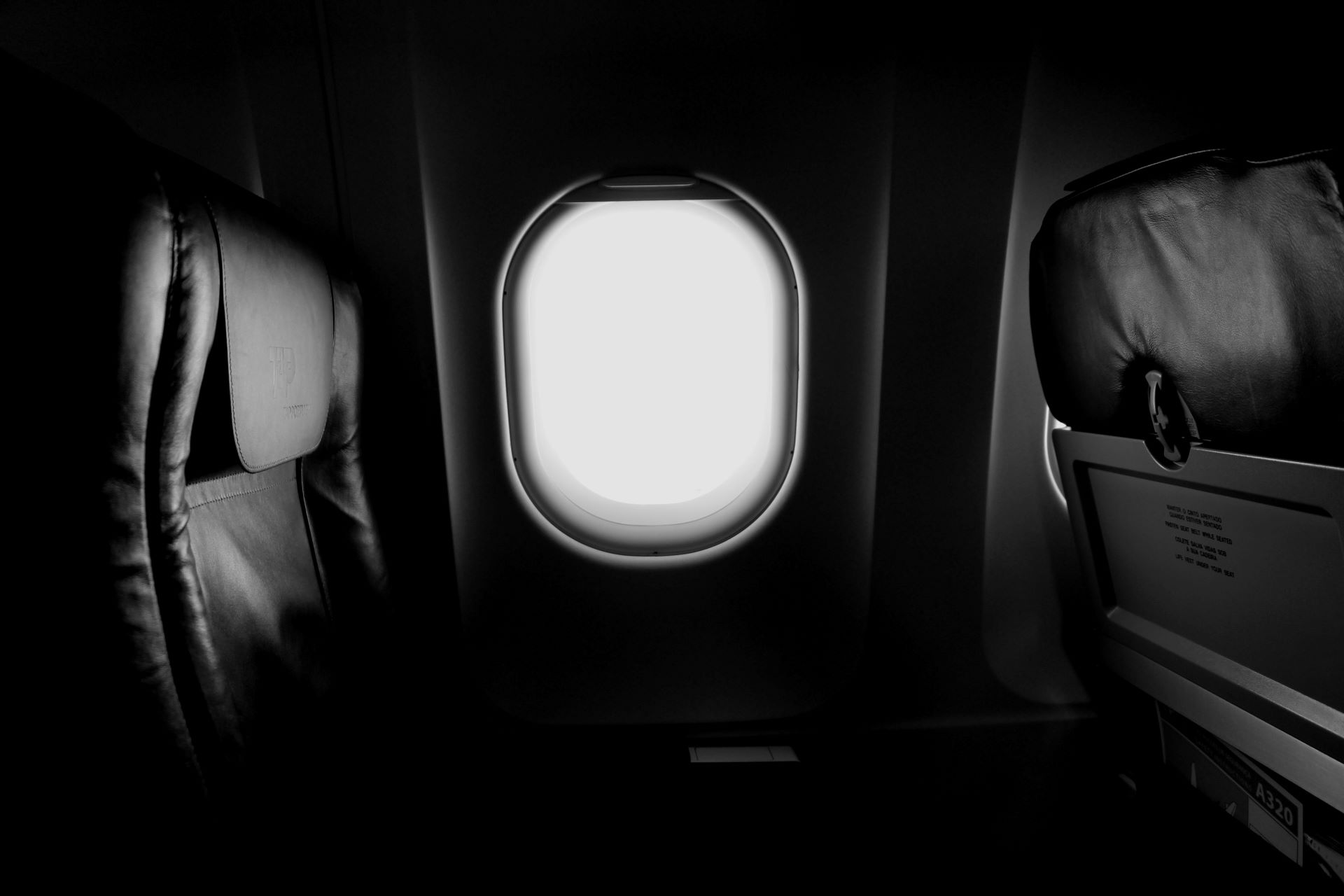 tech-innovations-on-commercial-flights-enhancing-the-tourist-journey-from-takeoff-to-landing.jpg