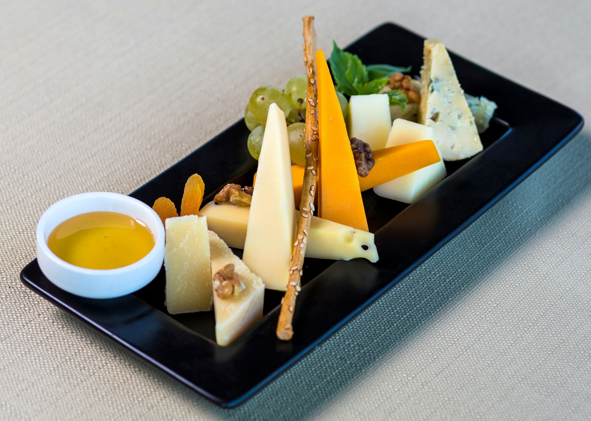 the-art-of-the-inflight-menu-elevating-culinary-experiences-at-35000-feet.jpg