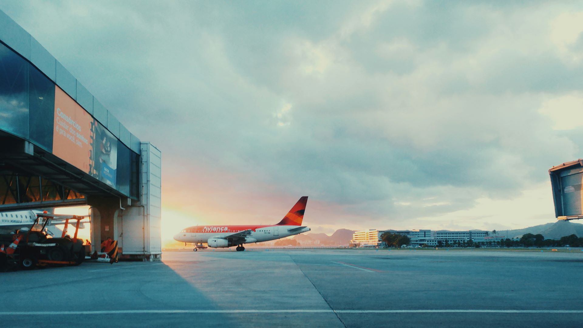 the-social-media-effect-how-influencer-partnerships-with-airlines-are-reshaping-destination-desirability-2.jpg