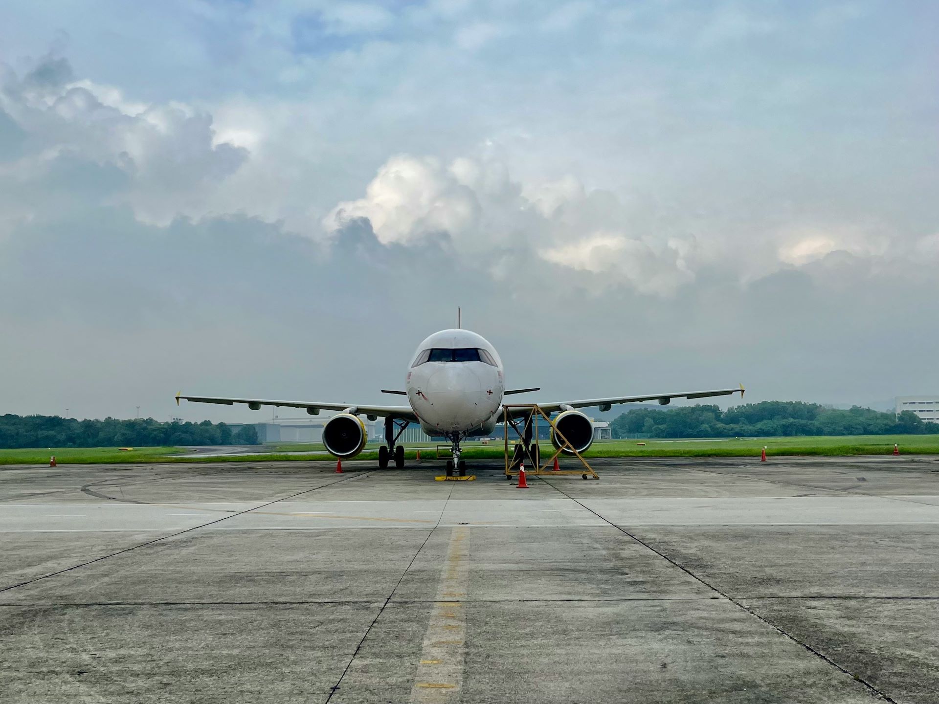 the-social-media-effect-how-influencer-partnerships-with-airlines-are-reshaping-destination-desirability.jpg