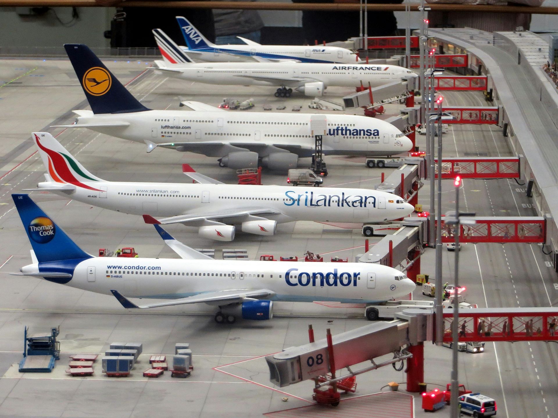 the-visual-language-of-airline-branding-explained-1