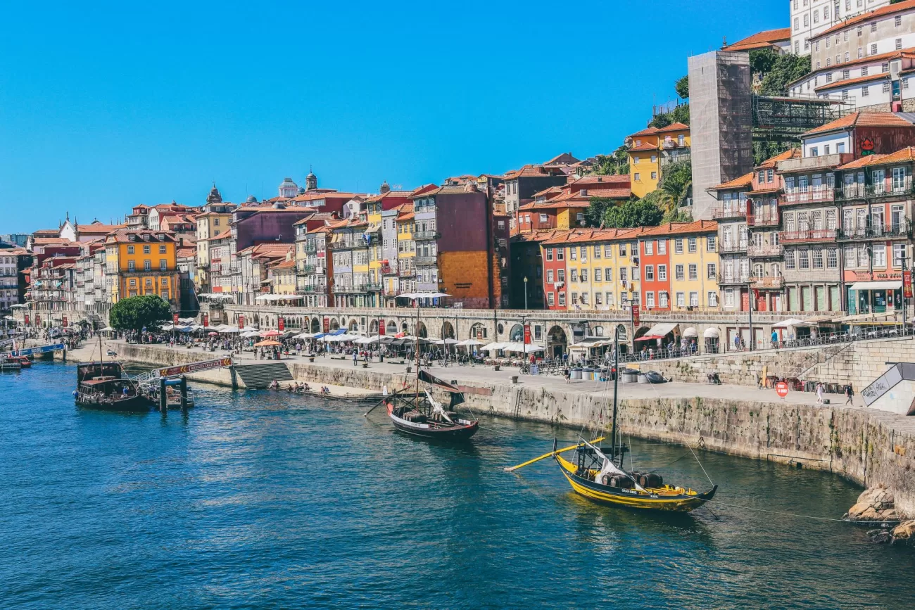 your-ultimate-guide-to-booking-airline-tickets-to-portugal-1300x867.webp